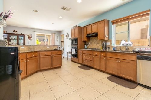 19515 Palomar St, Lake Elsinore CA  92530-6393 exterior