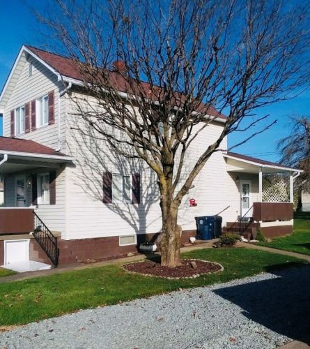 104 Duncan St, Jeannette, PA 15644-1017