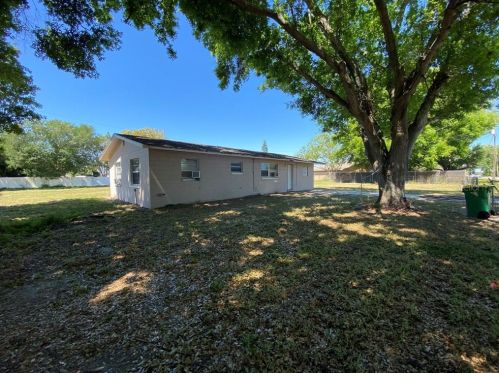 503 6th St, Dundee, FL 33838-4053