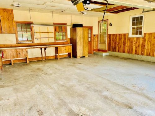 90 Briggs Ln, Tiverton RI  02878-2406 exterior