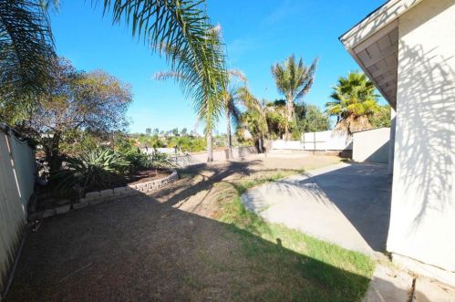 1110 Woodrail Dr, Vista CA  92083-3049 exterior