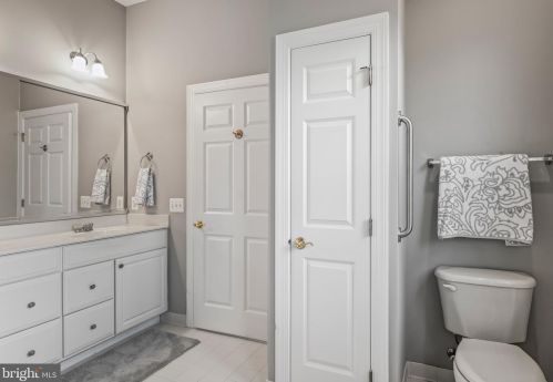 15573 Alderbrook Dr, Haymarket VA  20169-6130 exterior