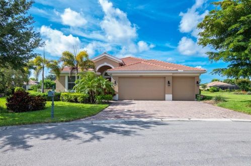 24811 Avonleigh Ct, Bonita Springs, FL 34135-7060