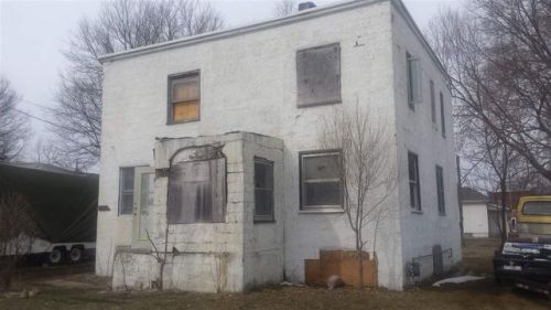 121 Block St, Waterloo, IA 50703-5003