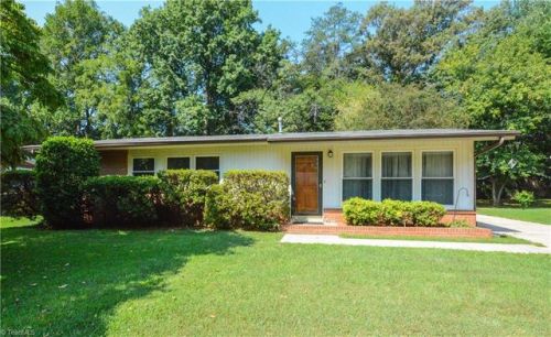 3221 Fielding Pl, Greensboro, NC 27405-4007