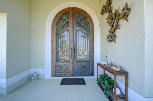 1836 14th Ter, Cape Coral, FL 33990-6822