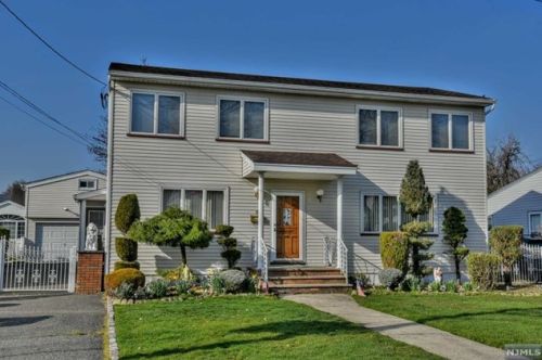 5 Roosevelt Pl, Moonachie, NJ 07074-1231