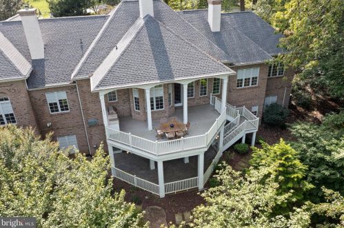 100 Deer Vly Ln, Wilmington DE  19807-1912 exterior