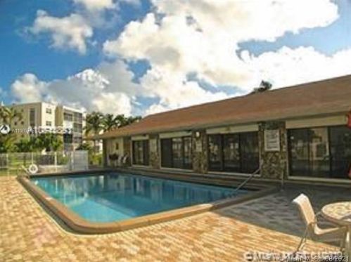 206 10th St, Dania Beach FL  33004-4443 exterior