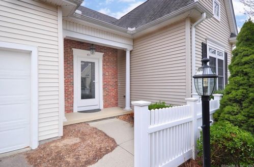 401 Pembrooke Ln, Windsor, CT 06095-5224