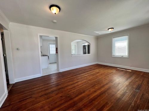 58 Main Ave, Wheatley Heights NY  11798-1324 exterior