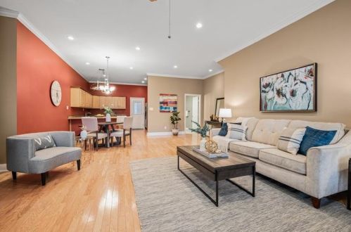 648 6th St, Oakmont, PA 15139-1515