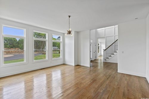 17 Quantuck Bay Ln, West Hampton Beach NY  11978-1600 exterior