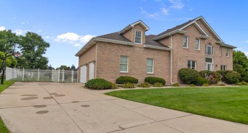 13280 Monix Dr, Dyer, IN 46373-9614