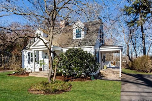 37 Prospect St, Bloomfield, CT 06002-3038