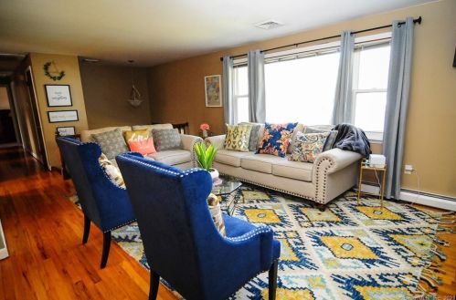 25 Sylvia Ln, Windsor, CT 06095-2337