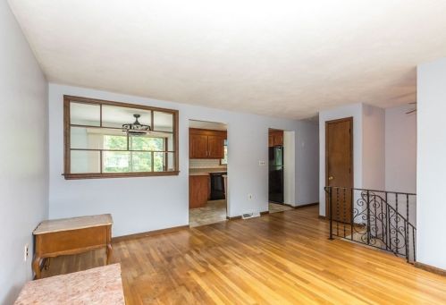 11 Colleen Cir, Billerica MA 01821-5846 exterior