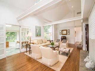 8 Twin Bridge Acre Rd, Westport, CT 06880-1028
