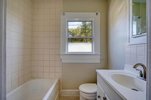 920 16 Ave, Saint Petersburg FL  33707-4113 exterior