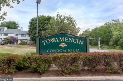 504 Freedom Cir, Harleysville PA  19438-3946 exterior