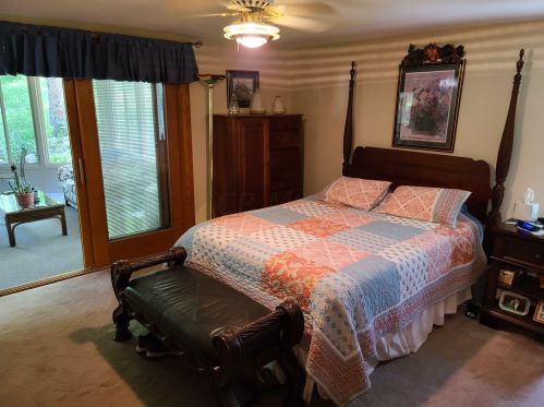 2168 Earl Dr, Zanesville, OH 43701-9625