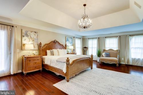 10108 Nedra Dr, Great Falls VA  22066-2835 exterior