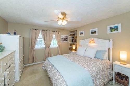 21 Lagoon Trl, Kinnelon NJ  07405-3310 exterior