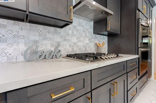 36 Key Ct, Oakland, CA 94605-5623