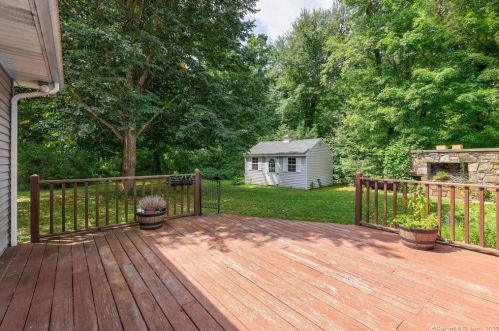161 Heritage Rd, Putnam, CT 06260-2716