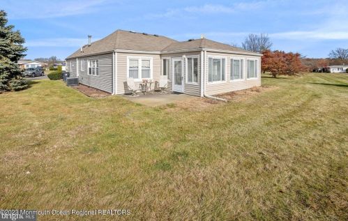 10 Lowell Ct, Bricktown NJ  08724-2423 exterior