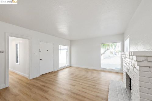 319 Foothill Blvd, Oakland CA  94606-2322 exterior