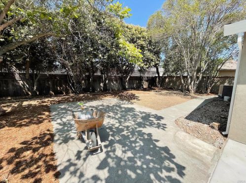 1136 Needham Dr, Vacaville CA  95687-6722 exterior