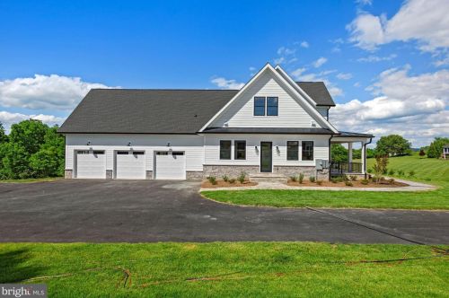 16067 Waterford Crk Cir, Hamilton VA  20158-3342 exterior