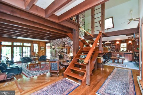 5693 Kernsville Rd, Orefield PA  18069-2226 exterior