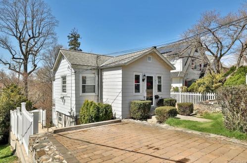 17 Waverly Pl, Valhalla, NY 10595-1705