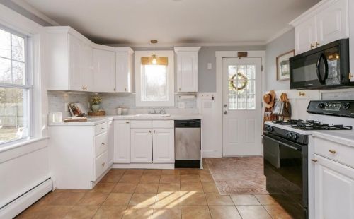 50 Mill Pond Rd, North Kingstown RI  02852-6002 exterior