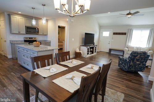 2 Highland Dr, Seaford DE  19973-4827 exterior