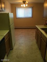 905 32nd Ave, Grand Forks ND  58201-8236 exterior