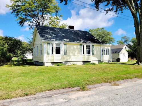 6 Pequot Ln, Hopkinton, RI 02804-1608