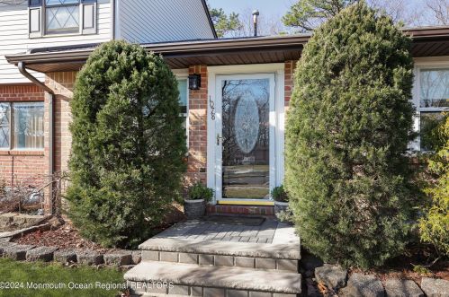 1078 Lizzies Ct, Bricktown NJ  08724-7172 exterior