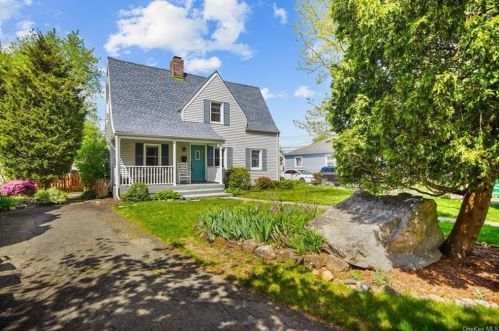 42 Wall St, Garnerville, NY 10923-1531