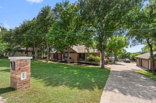 305 Appleton Ct, Creedmoor, TX 78610-9319