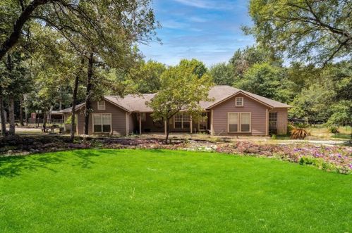 30 Westwood Dr, Huntsville, TX 77320-0737