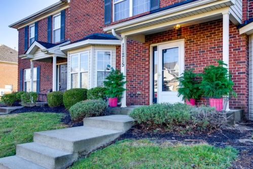 11215 Sandwood Pl, Louisville, KY 40272-5302