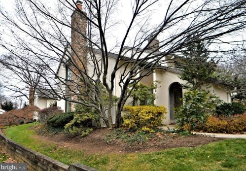 52 Oak Knoll Dr, Berwyn, PA 19312-1282