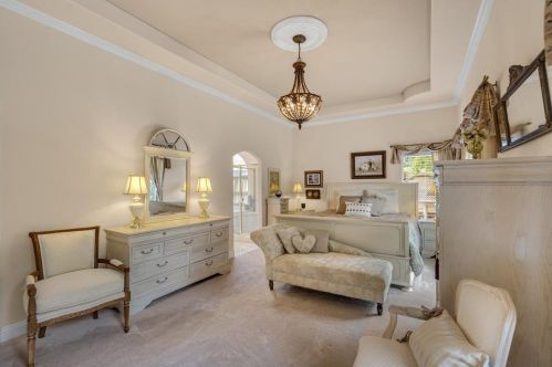 860 Valley Oak Dr, Hollister CA  95023-9155 exterior