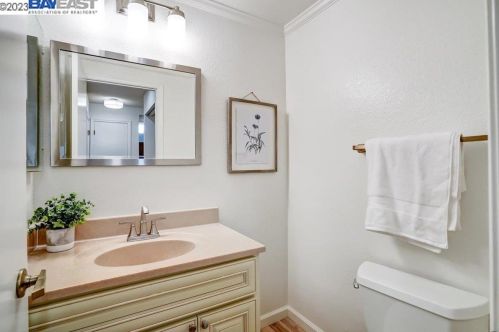 32824 Oakdale Ct, Union City CA  94587-5426 exterior