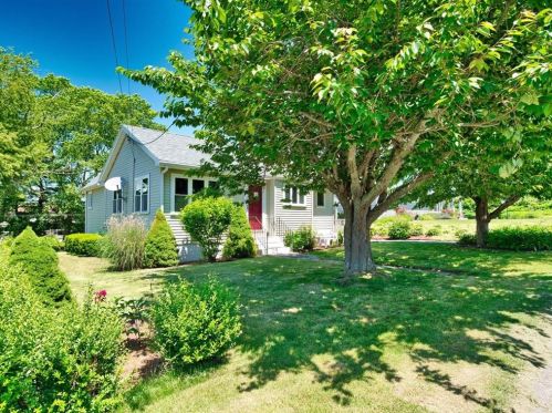 424 Judson St, Tiverton, RI 02878-1222