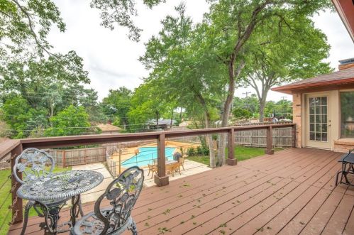 2518 Bridal Wreath Ln, Dallas TX  75233-3304 exterior