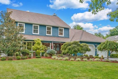 4 Oak Tree Ln, Tinton Falls, NJ 07712-3487
